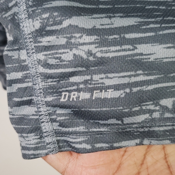 Nike Dri-Fit Running Half Zip Top, Size M - Picture 7 of 10